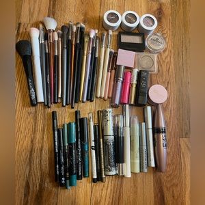Bundle of Eye MakeUp and Brushes- Tarte, Smashbox, MILK, Cover FX, & more!